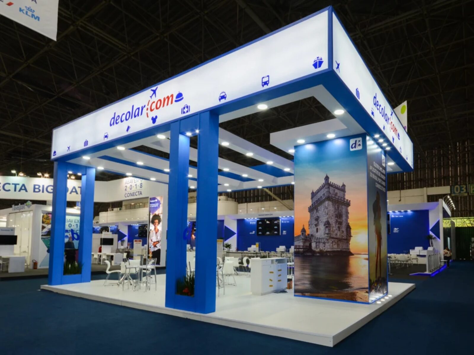 Stand da Decolar montado pela Central Eventos