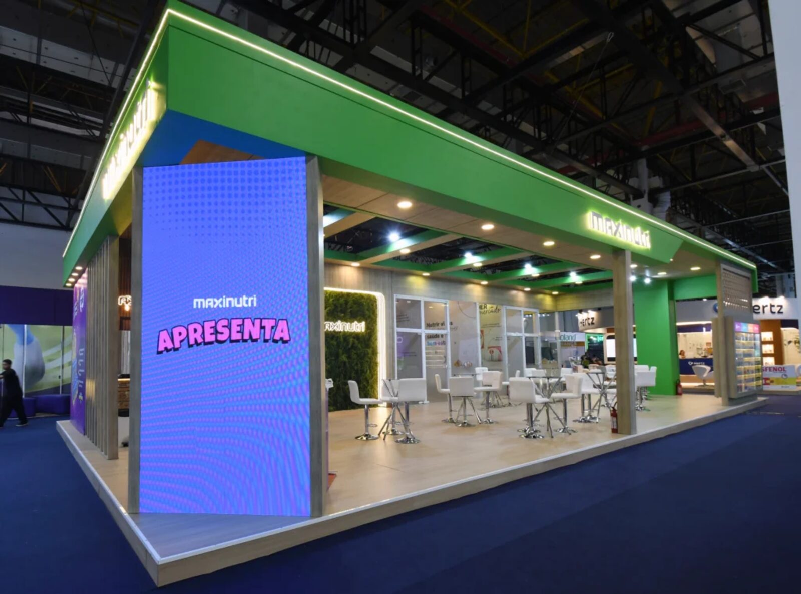 Stand da Maxinutri montado pela Central Eventos em feira de suplementos